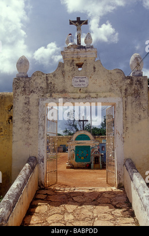 Ingresso al Cementerio Hoctun, un cimitero Maya vicino a Merida, Yucatan Stato, Messico Foto Stock