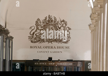 Firmare l'ingresso al Royal Opera House Covent Garden di Londra, Inghilterra, Regno Unito Foto Stock