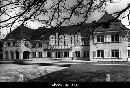 Charlotte, 23.1.1896 - 9.7.1985, Grand Duchess di Lussemburgo 14.1.1919 - 12.11.1964, residenza Betzdorf Palace, vista esterna, circa 1950, Foto Stock