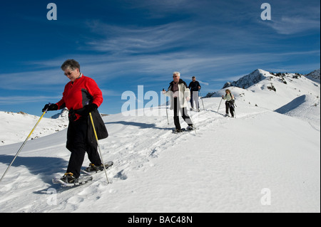 Gruppo in gita con le ciaspole nella Foresta di Bregenz Foto Stock