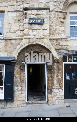 Gli ebrei casa ebrei Corte Sulla ripida collina un pozzo chiamato tratto del principale nord sud arteria della città medievale di Lincoln. Foto Stock