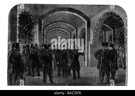 Il principe di Galles Apertura del Metropolitan principali opere di drenaggio a crossness il serbatoio sotterraneo illuminato 1865 Foto Stock