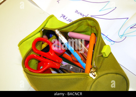 Borsa a matita con contenuto Foto Stock