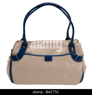 Borsa beige con maniglie blu su sfondo bianco Foto Stock