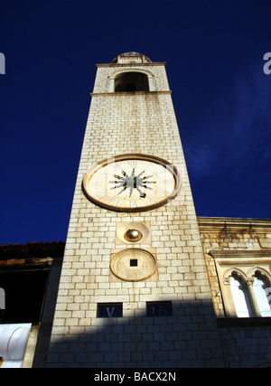 Dubrovnik. Il clocktower alla fine di Stradun è il quadrato, Luza, su cui è possibile vedere la città Itinerari Segreti di Palazzo Ducale. Foto Stock