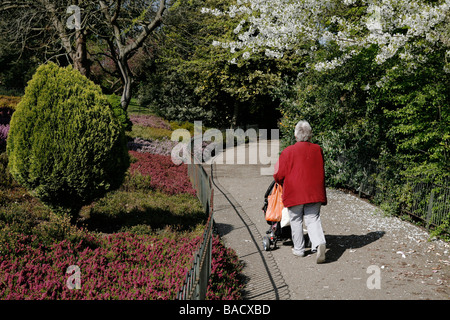 I visitatori del giardino segreto di Greenwich Park. Foto Stock