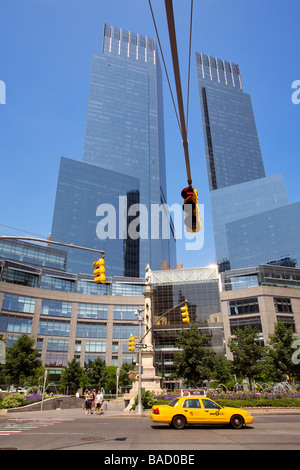 Stati Uniti, New York City, Manhattan, Columbus Circle con Time Warner Center in background Foto Stock