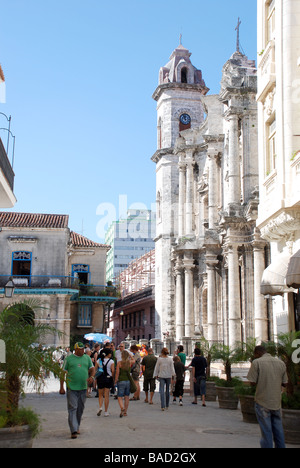 Strada a San Cristobal cattedrale in Havana Cuba Foto Stock