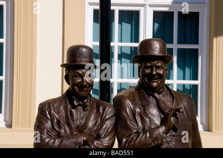 Laurel e Hardy statua a Ulverston. Foto Stock