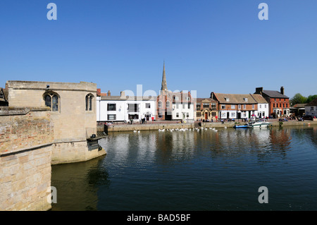 Cappella sul ponte della città e il Quay a St Ives Cambridgeshire England Regno Unito Foto Stock