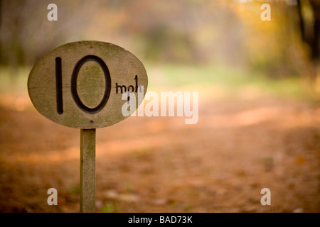 10 M P H segnale di limite di velocità Foto Stock