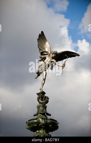 La Archer appollaiato sulla cima del Shaftesbury monumento fontana commemorativa. Foto Stock