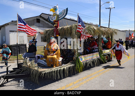 Nativi Americani in flottazione Strawberry Festival Parade Plant City Florida Foto Stock