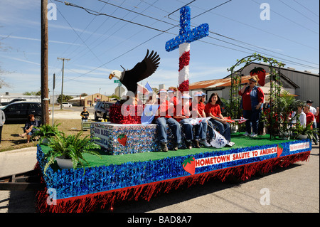 E patriottica Relgious galleggiante in Festival di fragola Parade Plant City Florida Foto Stock