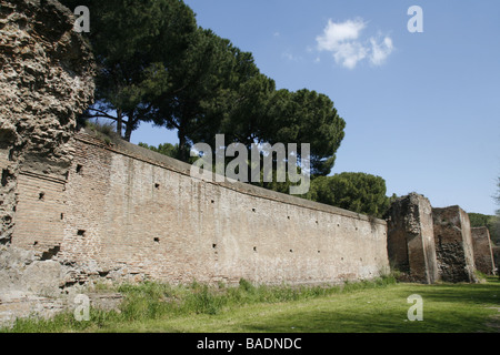 Antico romano aureliano muro di difesa nella zona Ostiense di Roma Italia Foto Stock