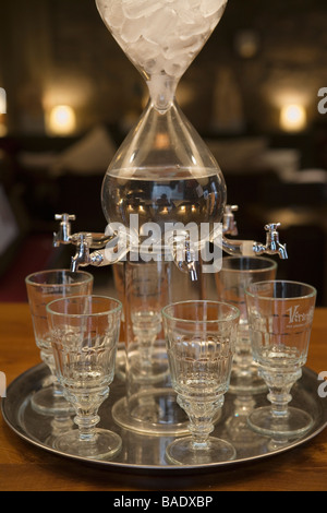 Francia, Loire, Saint-Etienne, Absinthe Cafe, immagine dettagliata di un set di Assenzio Absinthe Foto Stock