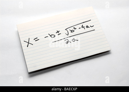 Una equazione quadratica scritto da uno studente come aiuto di studio Richard B Levine Foto Stock