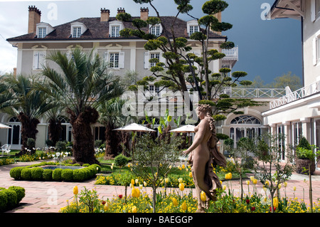 Michel Guérard è stimato [Les Prés d'Eugénie] hotel, ristorante e centro benessere nel suo giardino-villaggio, a sud-ovest della Francia Foto Stock