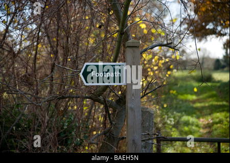 Suffolk County Council sentiero pubblico segno sul confine di Essex e Suffolk. Foto Stock