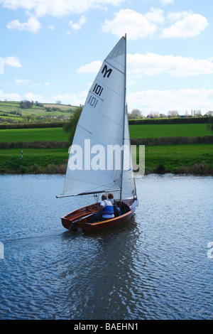 Barca a vela Dinghy Fiume Avon Saltford Foto Stock