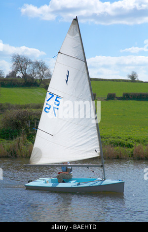 Barca a vela Dinghy Fiume Avon Saltford Foto Stock