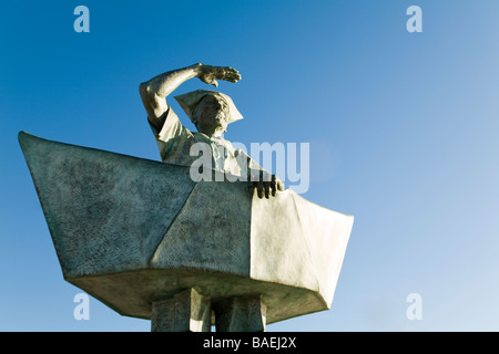 Messico La Paz scultura di vecchio uomo e la barca di carta lungo il Malecon El Viejo y el mar dall artista Guillermo Gomez Foto Stock