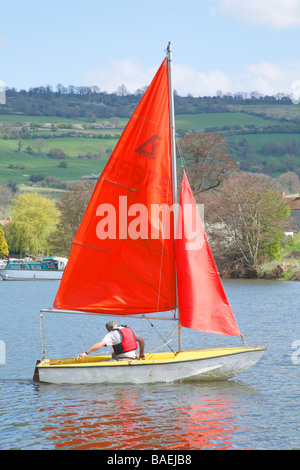 Barca a vela Dinghy Fiume Avon Saltford Foto Stock