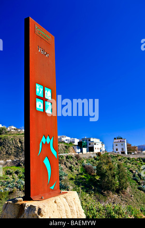 Cartello d'ingresso alla città di Valor,Las Alpujarras,a margine del Parque Natural de la Sierra nevada,provincia di Granada. Foto Stock