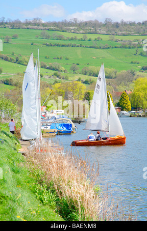 Barca a vela Dinghy Fiume Avon Saltford Foto Stock