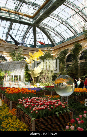 La veranda e giardino botanico entro il Bellagio Hotel and Casino Las Vegas Boulevard las vegas nevada usa Foto Stock