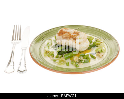 Cucinata fresca sana Rana pescatrice con asparagi isolata contro uno sfondo bianco con nessun popolo e un tracciato di ritaglio Foto Stock