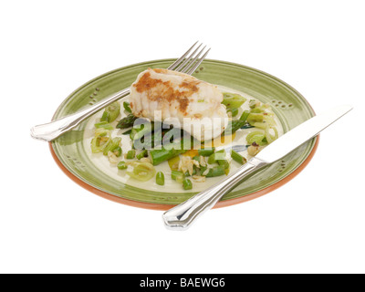 Cucinata fresca sana Rana pescatrice con asparagi isolata contro uno sfondo bianco con nessun popolo e un tracciato di ritaglio Foto Stock