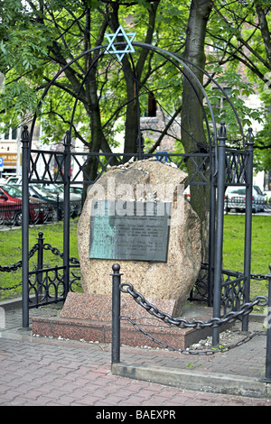 Un monumento alla memoria di sacrifici genocidio nazista Szeroka Street Jewsih Kazimierz Cracovia Polonia Foto Stock