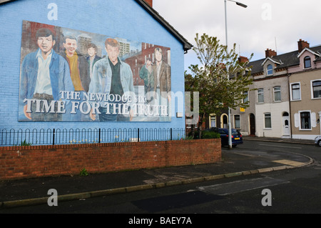 Murale " Il nuovo Lodge 6. Il tempo per la verità' nel nuovo Lodge, Belfast Foto Stock