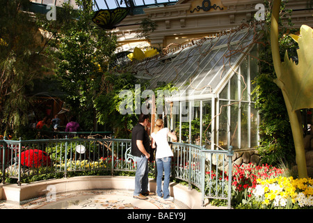 La veranda e giardino botanico entro il Bellagio Hotel and Casino Las Vegas Boulevard las vegas nevada usa Foto Stock