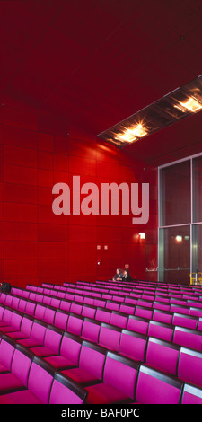 Casa de Musica, Porto, Portogallo, Rem Koolhaas - Office for Metropolitan Architecture, Casa de musica Vista della sala da concerto. Foto Stock