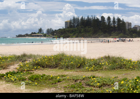 Coolangatta Beach vista sud al punto di pericolo, Gold Coast, Queensland, Australia Foto Stock