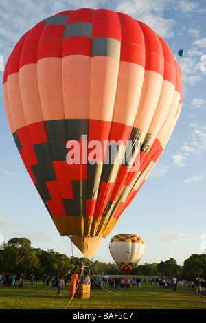 I palloni ad aria calda sorgere all alba, Parramatta, Sydney, Nuovo Galles del Sud, Australia Foto Stock