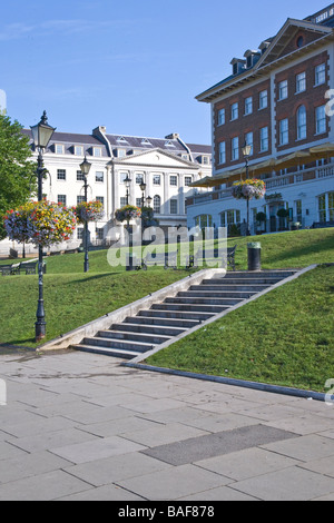 Richmond Riverside sviluppo, dietro il centro della cittá di Richmond, progettato dagli architetti Quinlan e Francis Terry architetti LLP Foto Stock