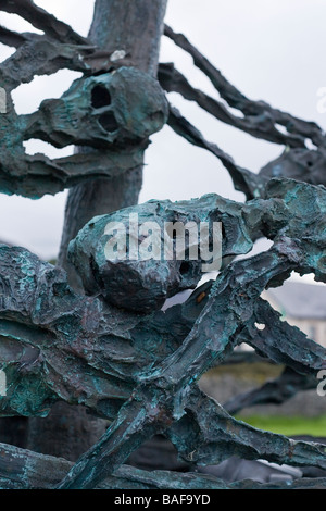 La carestia nave scheletri. Dettagli dalla carestia nave memorial, una scultura in bronzo di John Behan Foto Stock