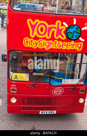 Un York Citysightseeing bus rosso a York,Yorkshire, Regno Unito Foto Stock