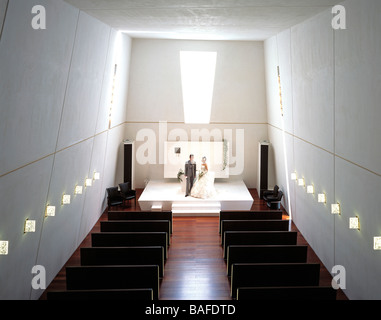 Una cappella per matrimoni, Kyoto Kyoto, Giappone, Amorphe Takeyama and Associates, Wedding Chapel di kyoto vista interna con il ponte e lo sposo. Foto Stock
