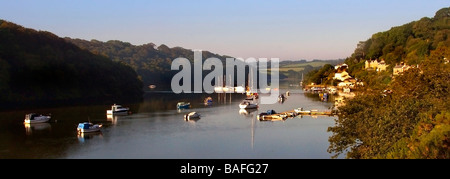 Barche sul fiume vicino a Malpas Truro Cornwall Foto Stock