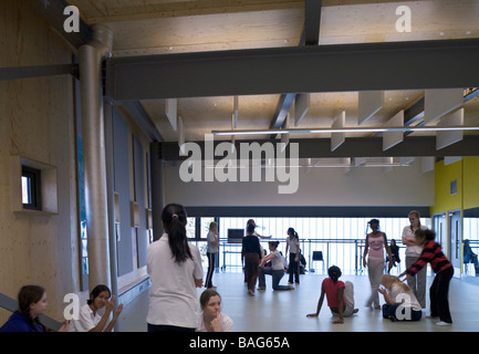 Parliament Hill School di Londra, Regno Unito, Haverstock Associates Llp, Parliament Hill scuola di danza in aula. Foto Stock