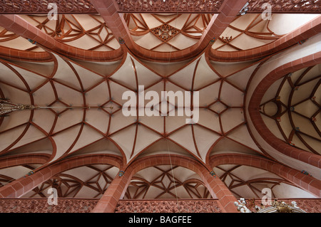 Geisenheim, Katholische Pfarrkirche 'Heilig Kreuz', ''Rheingauer Dom '', Blick in das Gewölbe' Foto Stock