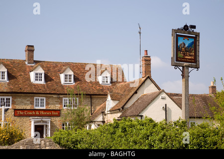 Il Pullman e cavalli Inn, Chislehampton, Oxfordshire, Regno Unito Foto Stock