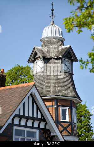 La casa di Clock, Orologio casa rotonda di Farnborough, Hampshire, Inghilterra, Regno Unito Foto Stock