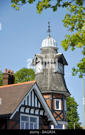 La casa di Clock, Orologio casa rotonda di Farnborough, Hampshire, Inghilterra, Regno Unito Foto Stock