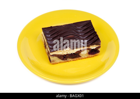 Donauwelle (Onde del Danubio), una ricoperta di cioccolato torta con crema e ciliegie Foto Stock