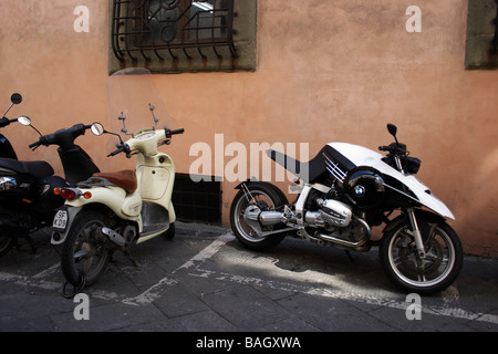 Lucca: vecchio e nuovo Foto Stock